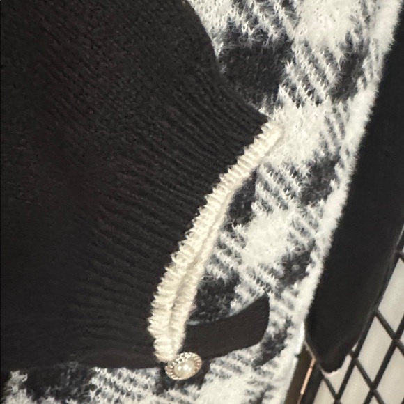 Adrienne Vittadini Eyelash w/Pearl Button Puff Shoulder Elegant Cardigan NWT Med - Picture 10 of 10